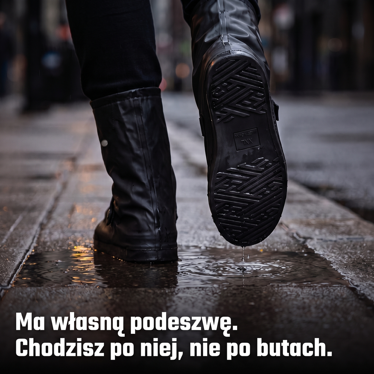 Ochraniacz na buty z własną podeszwą z bieżnikiem na mokrym chodniku