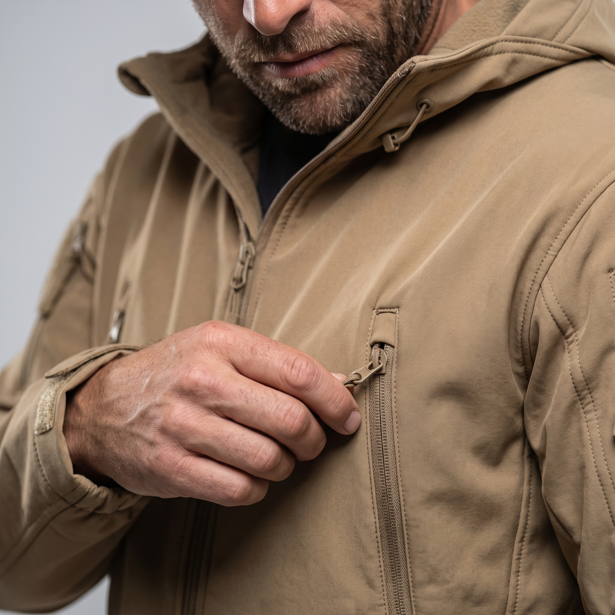 Kieszeń na zamek kurtki softshell – zbliżenie