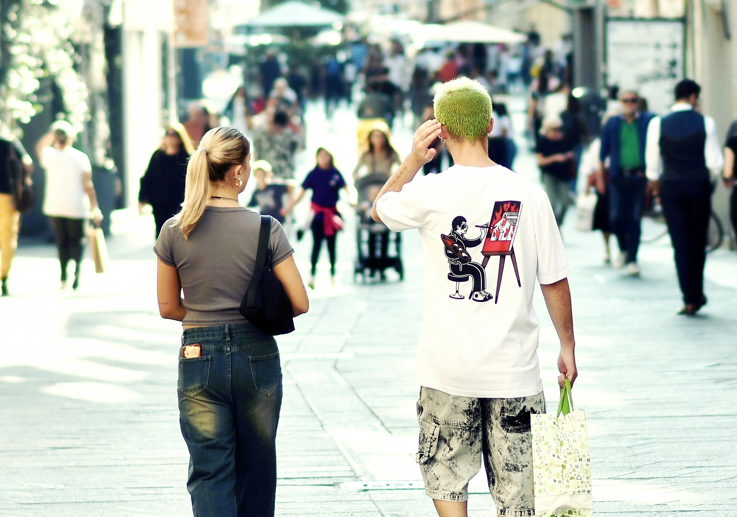 Jak zmieniała się moda miejska na przestrzeni dekad