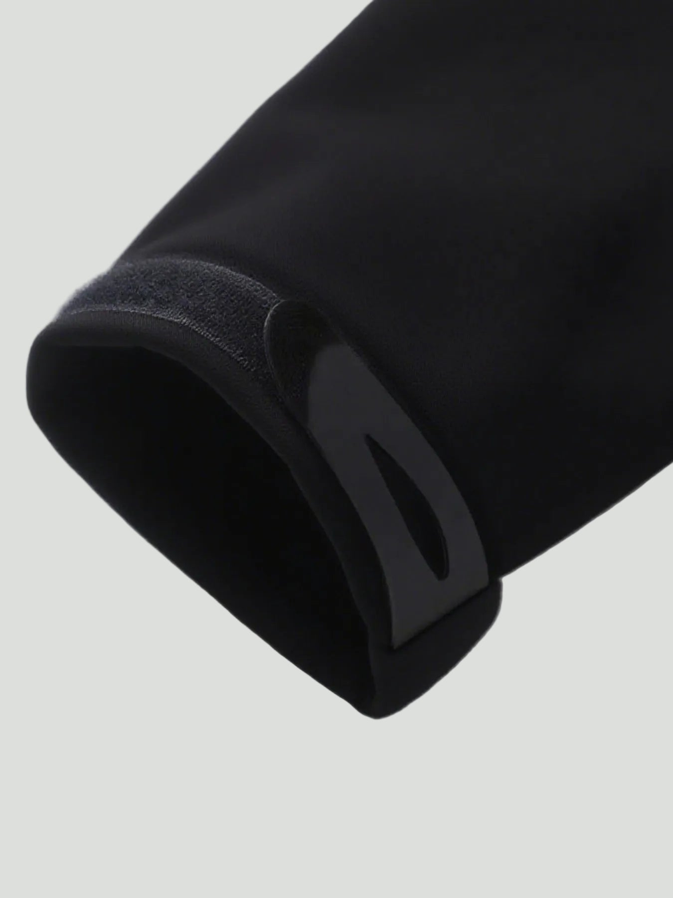 Męska kurtka softshell outdoorowa w kamuflażu – model z kapturem