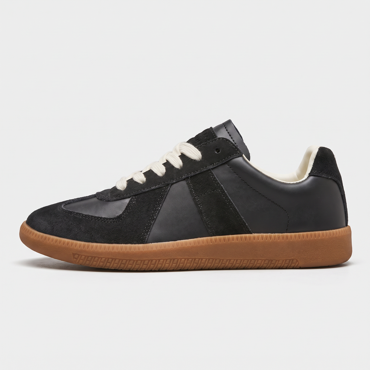 Sneakersy retro czarne - widok z boku